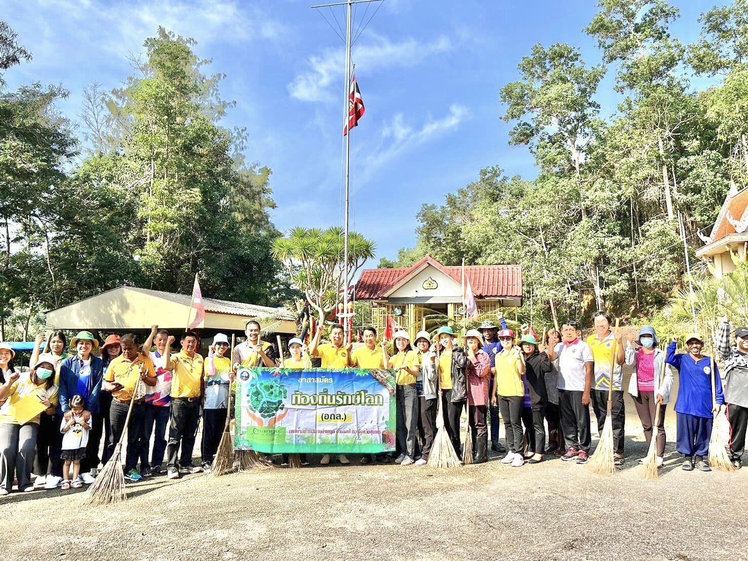กิจกรรมบิ๊กคลีนนิ่งเดย์ (Big Cleaning Day) ทำความสะอาดบริเวณพระตำหนักเสด็จในกรมหลวงชุมพร บ้านมาบอำมฤต
