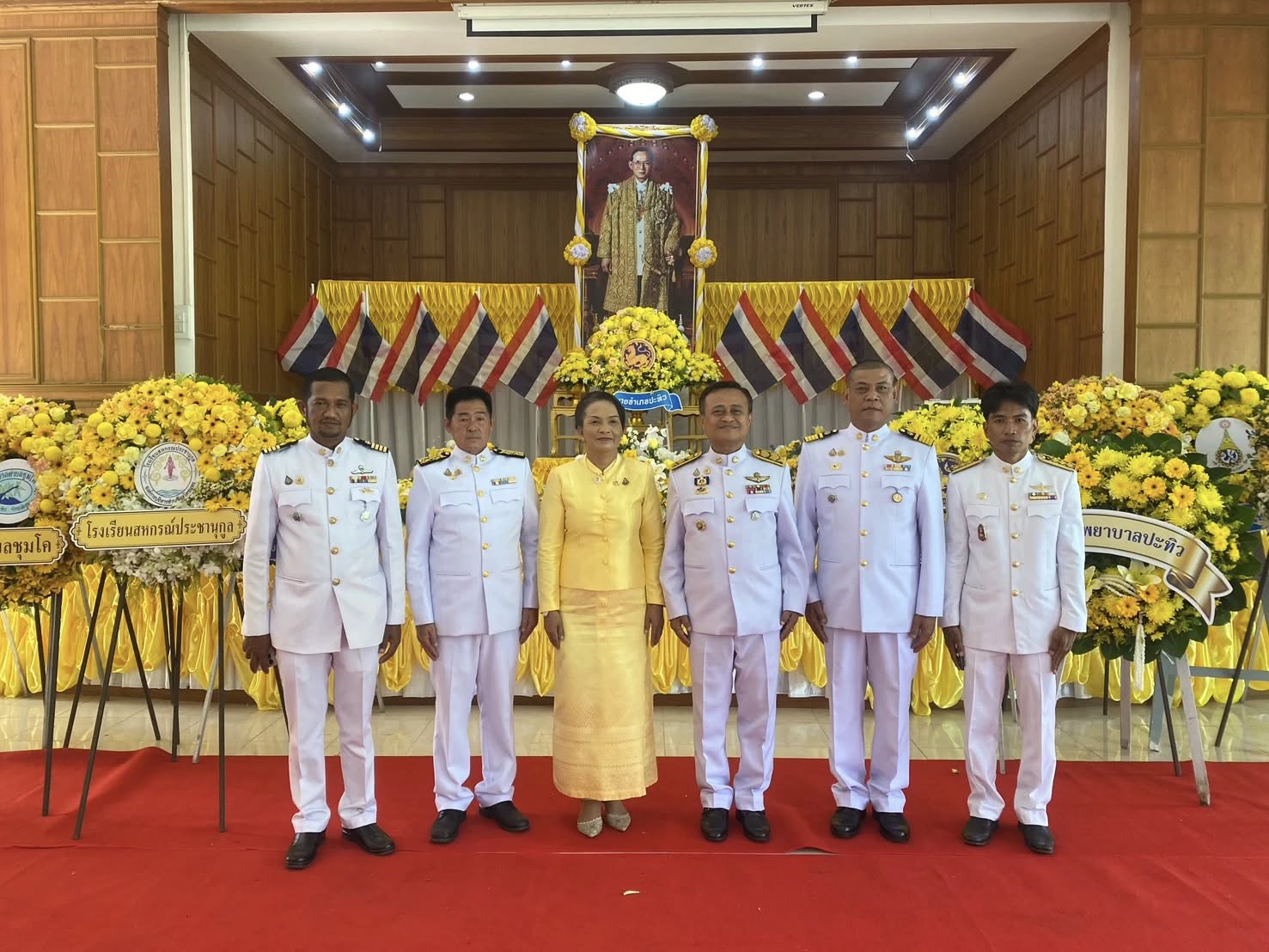พิธีวางพวงมาลา กิจกรรมน้อมรำลึกเนื่องในวันคล้ายวันสวรรคตพระบาทสมเด็จพระบรมชนกาธิเบศร มหาภูมิพลอดุลยเดชมหาราชฯ